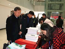 区政协二届四次会议委员报到