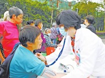 大足区无党派界别委员走进社区